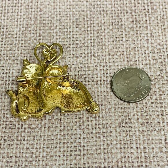 Gold Red White Painted Cat Brooch - Picture 2 of 2